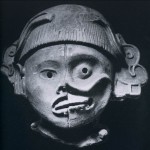 Als Vergleich eine ähnliche Skulptur wie auf Abb. 140. Hellbrauner Ton. Zapotekische Kultur. Herkunfl Oaxaca. Etwa 800-1200. Höhe: 30 cm. Museo Nacional de Antropologia, Mexiko D.F.