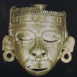Die Goldmaske des Frühlingsgottes Xipe Totec, „unser Herr, der Geschundene“, im Guß der „verlorenen Form“ geschaffen. Museo Regional de Oaxaca